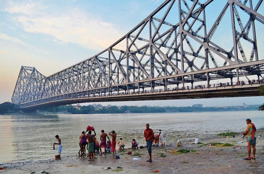 Мост Ховра в Калькутте: убогая жизнь на реке (Индия)