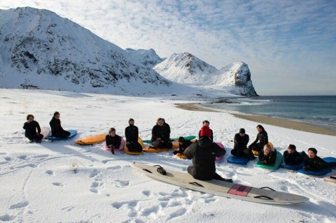 Экстремальный сёрфинг за полярным кругом на Лофотенских островах
