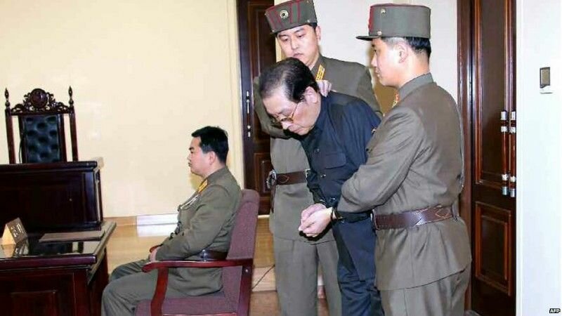 Ким Чен Ын расстрелял дядю из пулемета