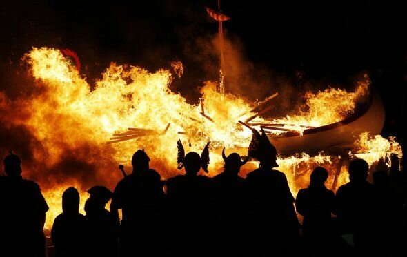 Огонь и викинги на празднике огня «Up Helly Aa»